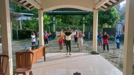 Senam Rutin Ibu-Ibu Warnai Sabtu Pagi di Halaman Kalurahan Mertelu